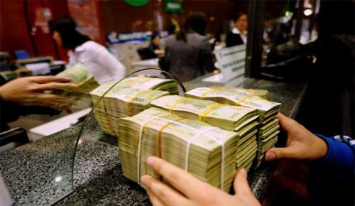 Hết thời lãi suất cao, đua rút tiền tiết kiệm